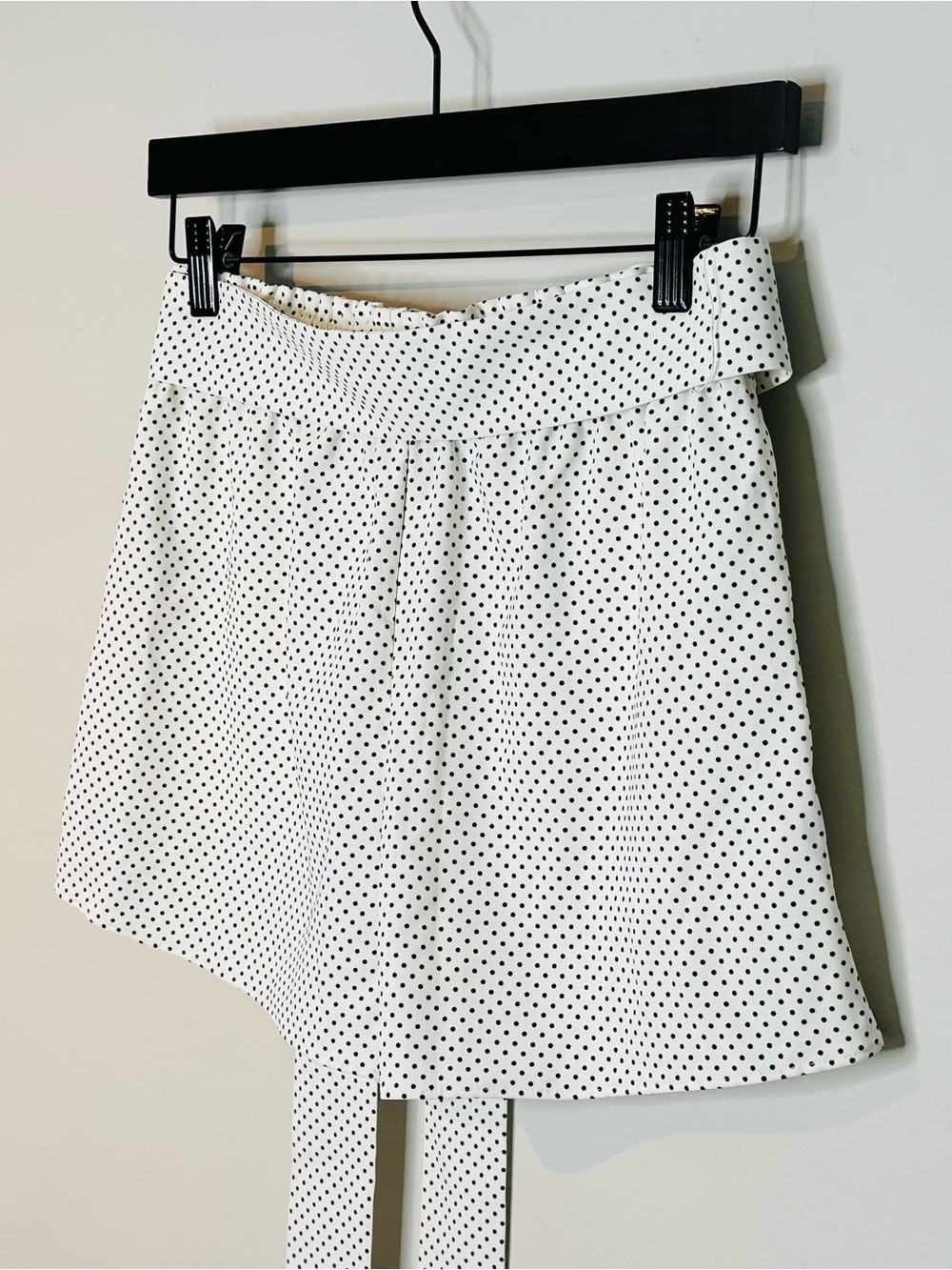 Alice + Olivia Soft White Black Mini Dot High-Waist Tie-Front Shorts NWT - Picture 7 of 15